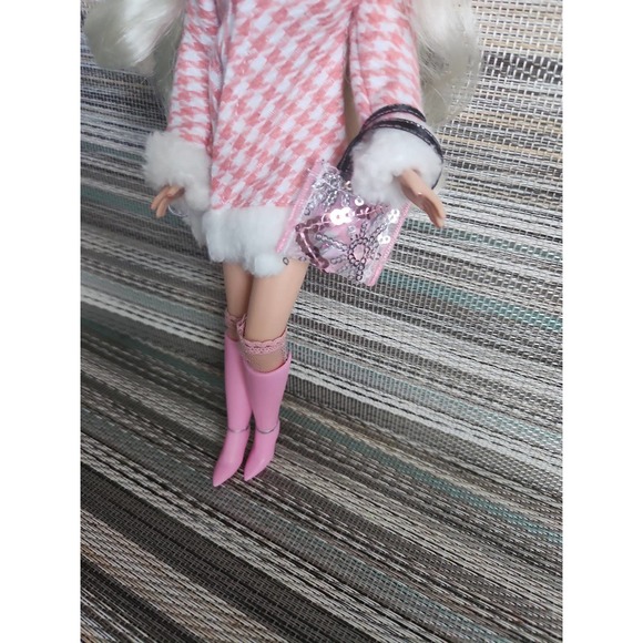 COPY - Vintage hamilton candi doll dressed in Winter Holiday outfit - Picture 4 of 7